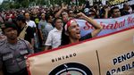 Demo Tolak Permenhub, Aliando Saling Dorong dengan Polisi