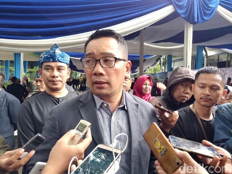 Ridwan Kamil Tetap Bujuk PKL Jamika Pindah ke Cibadak Ridwan Kamil Tetap Bujuk PKL Jamika Pindah ke Cibadak