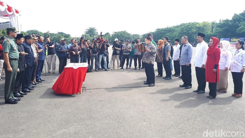 Dua Paslon Cagub-Cawagub Jatim Ikrar Kesepakatan Damai Dua Paslon Cagub-Cawagub Jatim Ikrar Kesepakatan Damai