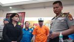 Foto: Ekspresi Dingin Fachri Albar Pakai Baju Tahanan Narkoba