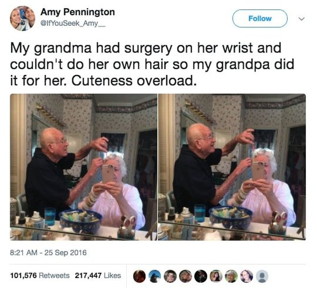 Saling membantu adalah salah satu bentuk cinta dan romantisme. Ketika sang nenek tidak bisa merias rambut karena baru operasi pergelangan tangan, kakek dengan senang hati membantunya. Foto: Twitter