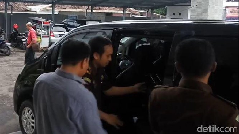 Kejaksaan Tahan Ketua DPRD Jember Terkait Kasus Bansos Kejaksaan Tahan Ketua DPRD Jember Terkait Kasus Bansos