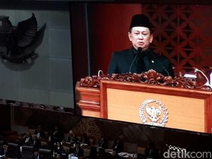 Bamsoet Minta Menkum HAM Yakinkan Jokowi untuk Teken UU MD3