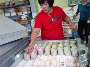 Melihat Produksi Kue Keranjang Banjir Pesanan Jelang Imlek di Kudus