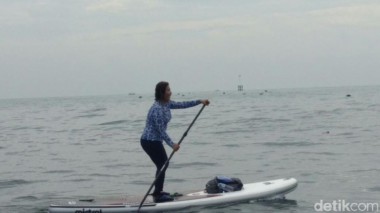 Sandiaga Tantang Susi Renang di Pulau Tidung Sandiaga Tantang Susi Renang di Pulau Tidung