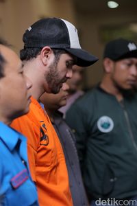 Fachri Albar kala dirilis polisi dalam kasus narkoba. 