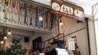 Terletak di  1 Chome−21−9, Nishi Ward, Minamihorie,, Osaka, Giracha Coffee terlihat unik dan menarik perhatian dengan barisan sepeda di depan kedainya. Foto: Istimewa