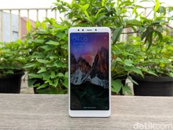 Unboxing Redmi 5, Ponsel Layar Penuh Rp 1,7 Juta