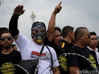 Sikap Aliando Menolak Aturan Baru Taksi Online