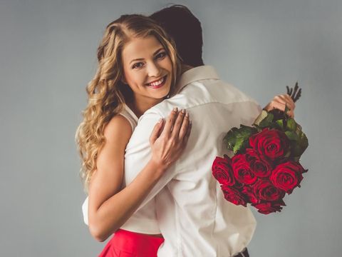 Menurut Penelitian, Ini 5 Tanda Kamu Benar-benar Sedang Jatuh Cinta