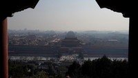 Terkait hal ini, Pemerintah China telah berjanji untuk membuat langit mereka biru kembali. Salah satunya dengan mengalihkan fokus ke energi baru terbarukan dibanding baja atau batu bara.  (Foto: Dok. REUTERS/Jason Lee)
