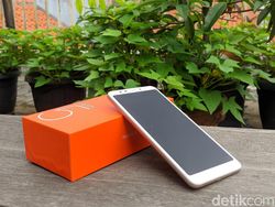 Unboxing Redmi 5, Ponsel Layar Penuh Rp 1,7 Juta