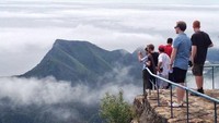 Gunung Chilbo di Provinsi Hamgyong merupakan salah satu gunung yang disakralkan masyarakat Korea Utara. Beginilah lanskap dari puncaknya (Young Pioneer Tours/Instagram)