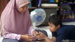 Kisah Ojek Cinta Suharti untuk Anaknya yang Spesial