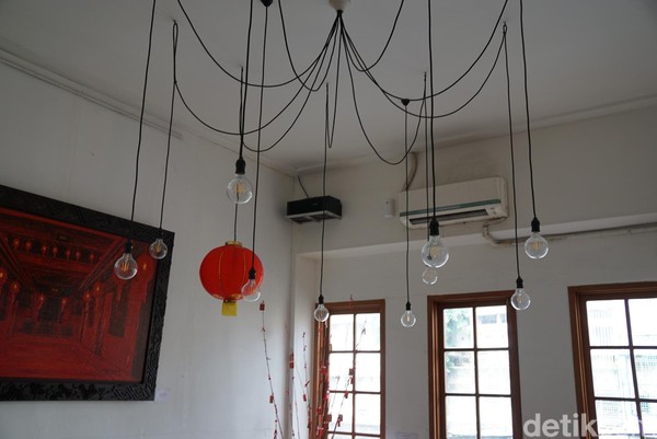 Kedai ini menjadi tujuan favorit para pengunjung yang sedang singgah ke kawasan Glodok. Bahkan, para wisman juga sering terlihat di sini (Shinta/detikTravel) Kedai ini menjadi tujuan favorit para pengunjung yang sedang singgah ke kawasan Glodok. Bahkan, para wisman juga sering terlihat di sini (Shinta/detikTravel)
