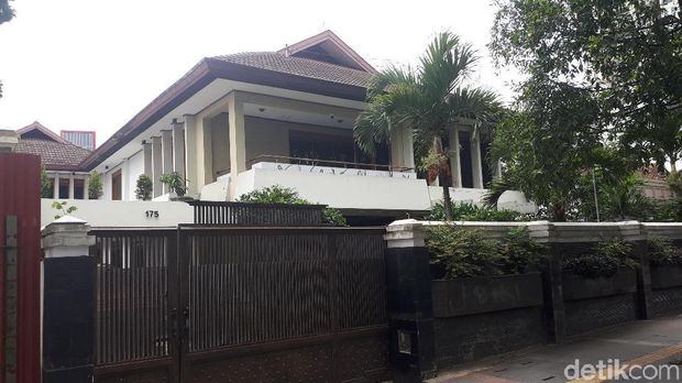 Rumah mewah di Dago yang didatangi Fuad Amin