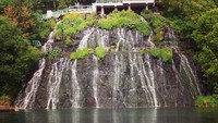Air terjun Rimyongs dekat dari Kota Samjiyon (Young Pioneer Tours/Instagram)