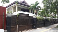 Fuad Amin ternyata kerap singgah di rumah mewah yang berada di kawasan Dago, tepatnya di Jalan Ir H Djuanda Nomor 175, Bandung. Ditjen PAS menyebut Fuad Amin keluar lapas dengan izin berobat (Foto: Mukhlis Dinilah/detikcom)