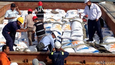 6.000 Ton Beras Vietnam Tiba di Cilegon