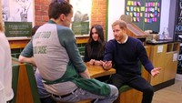 Harry dan Meghan mengunjungi salah satu kafe bernama Social Bite