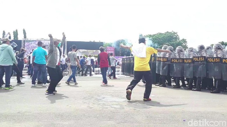 Kapolda Jatim Terbitkan Maklumat Pengamanan Pilkada Serentak 2018 Kapolda Jatim Terbitkan Maklumat Pengamanan Pilkada Serentak 2018