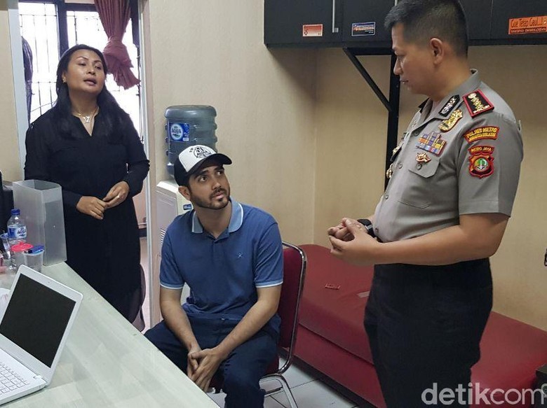 Fachri Albar Tak Bisa Berkata-kata saat Rilis Narkoba Fachri Albar Tak Bisa Berkata-kata saat Rilis Narkoba