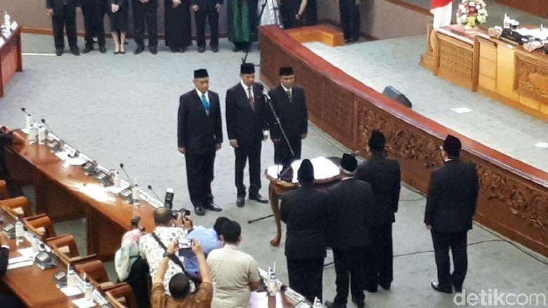 Bamsoet Lantik Sekjen PD Hinca Panjaitan Jadi Anggota DPR Bamsoet Lantik Sekjen PD Hinca Panjaitan Jadi Anggota DPR