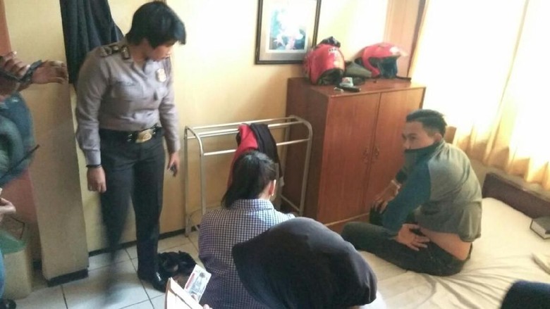 Razia di Hari Valentine, Polisi Jaring Satu Pasangan Mesum Razia di Hari Valentine, Polisi Jaring Satu Pasangan Mesum
