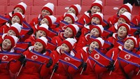 Tentu saja penampilan mereka jadi menarik perhatian dunia.