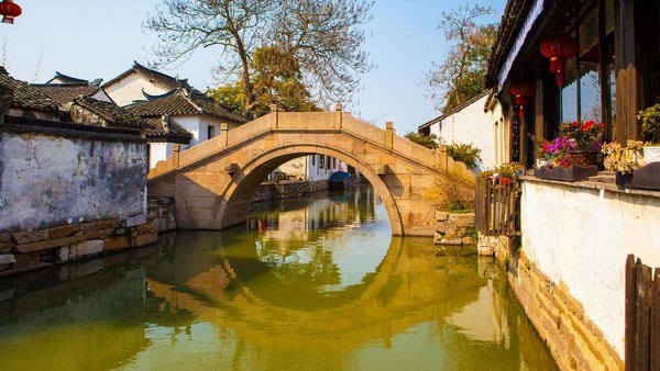 Foto: Tak hanya jembatan kembar, Zhouzhuang juga punya jembatan yang tidak memiliki tangga dalam, namanya Jembatan Fuan. Jembatan ini dibangun pada tahun 1355 pada masa Dinasti Yuan. (Thinkstock)