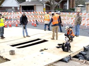 Foto: Sinkhole Tiba-tiba Muncul di Jalanan Texas