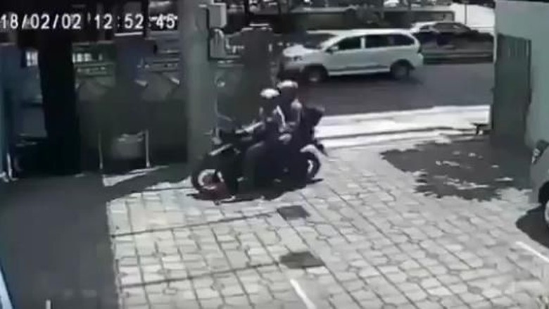 Terungkap! Ini Modus Baru Pencurian Motor Berkedok Ojek Online Terungkap! Ini Modus Baru Pencurian Motor Berkedok Ojek Online