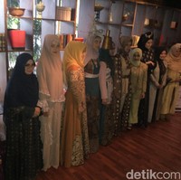 Aisyah Rupindah Chan mengangkat kebudayaan Jambi pada koleksi yang ditampilkan di Fashion Scout 2018. Dengan berani, ia memamerkan busana syari dengan motif tradisional khas Jambi dengan aksen bordir yang cantik. (Foto: Daniel Ngantung/Wolipop)