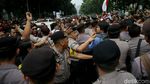 Demo Tolak Permenhub, Aliando Saling Dorong dengan Polisi