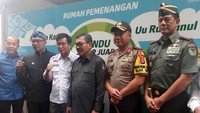 Forum Koordinasi Pimpinan Daerah (Fokorpimda) Jabar bergeser ke kubu pasangan calon (paslon) nomo urut 1, Ridwan Kamil-Uu Ruzhanul Ulum (Rindu). Fokorpimda menyambangi posko pemenangan Ridwan-Uu untuk mengajak melakukan kampanye positif.