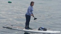 Menteri Susi menyebut ekosistem perairan Bentar, Desa Curah Sawo, Kecamatan Gending, Probolinggo, cukup baik. Buktinya hiu masih kerap datang, (Foto: M Rofiq)