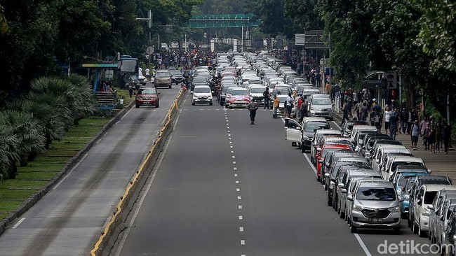 Bulan Depan, Pemerintah Mulai Tilang Taksi Online Nakal