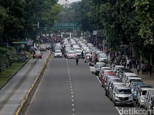 Bulan Depan, Pemerintah Mulai Tilang Taksi Online Nakal