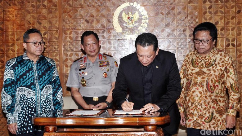 Cerita Kapolri Kerap Lupa Sapa OSO Saat Beri Sambutan Cerita Kapolri Kerap Lupa Sapa OSO Saat Beri Sambutan