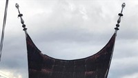 Kementerian PUPR akan melakukan renovasi bangunan rumah gadang, penataan lansekap kawasan, dan pembangunan landmark utama kawasan dan fasilitas untuk wisatawan. Bangunan yang akan dibangun di antaranya gerbang penyambut, panggung, ruang terbuka hijau, toilet, dan area wisata tepi sungai dengan empat menara yang konsepnya diambil dari kisah Empat Raja (Ampek Rajo). Desain keempat menara tersebut akan disayembarakan. Pool/Kementerian PUPR.