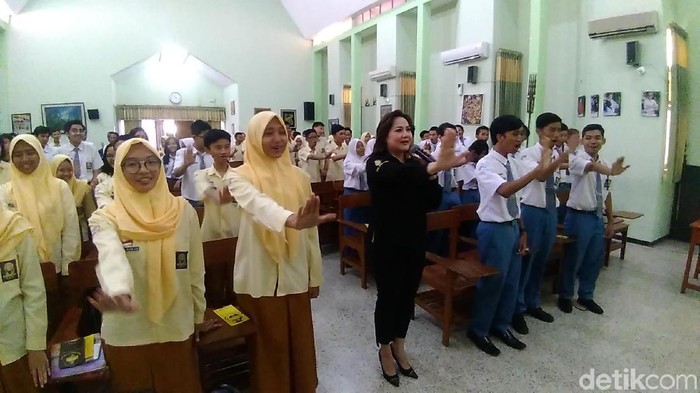 Sosialisasi Bahaya Narkoba ke Siswa SMA Surabaya di Hari Valentine