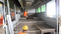 Yang membuat bus tersebut mampu bertahan lama, kata Wijinarko, bukan hanya perawatannya yang baik. Namum juga kondisi jalan yang baik pula. Foto: Khairul Imam Ghozali