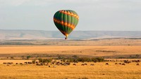 Olare Mara Kempinski Masai Mara mengajak traveler buat naik balon udara selama 45 menit, menyaksikan sunrise dan pemandangan Taman Nasional Masai Mara yang menakjubkan dari ketinggian (Olare Mara Kempinski)