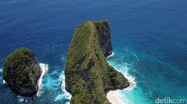 Pantai Kelingking berada di Dusun Karang Dawa, Desa Bunga Mekar, Kecamatan Nusa Penida. Traveler harus menyeberang dulu dari Pualu Bali untuk ke sini. (Muhammad Zaky Fauzi Azhar/detikTravel) Pantai Kelingking berada di Dusun Karang Dawa, Desa Bunga Mekar, Kecamatan Nusa Penida. Traveler harus menyeberang dulu dari Pualu Bali untuk ke sini. (Muhammad Zaky Fauzi Azhar/detikTravel)