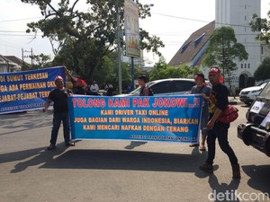 Tolak Permenhub, Massa Driver Online Geruduk Kantor Pemprov Sumut