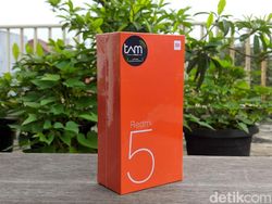 Unboxing Redmi 5, Ponsel Layar Penuh Rp 1,7 Juta