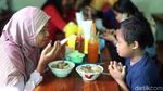 Kisah Ojek Cinta Suharti untuk Anaknya yang Spesial