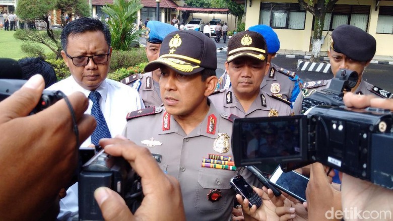 Suliono Penyerang Gereja Lidwina Dibawa Densus 88 ke Jakarta Suliono Penyerang Gereja Lidwina Dibawa Densus 88 ke Jakarta