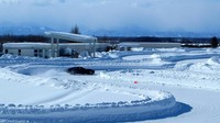 Beraneka model Aston Martin bisa dijajal mulai dari Aston Martin Vanquish S hingga DB11 Volante dengan latar belakang pegunungan bersalju di Hokkaido yang menakjubkan.