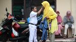 Kisah Ojek Cinta Suharti untuk Anaknya yang Spesial